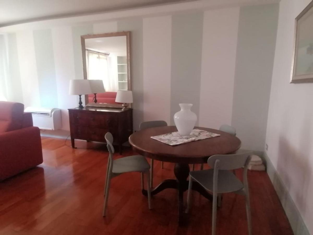 Ferienwohnung Le Finestre Sugli Ulivi Desenzano del Garda Exterior foto