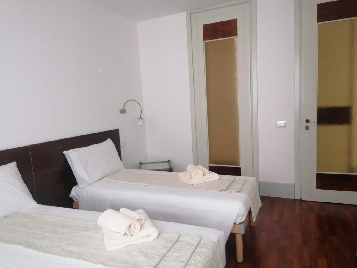 Ferienwohnung Le Finestre Sugli Ulivi Desenzano del Garda Exterior foto
