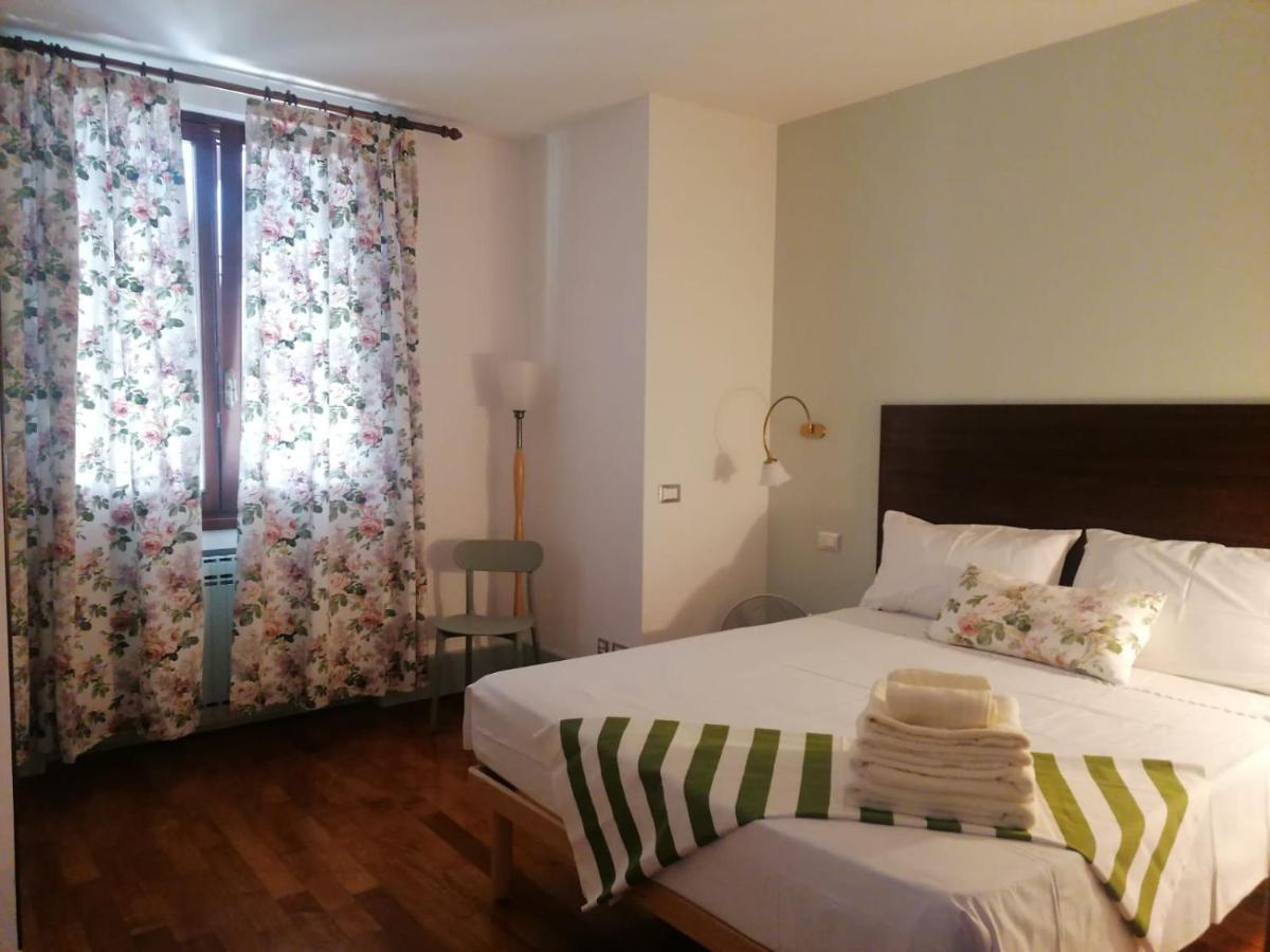 Ferienwohnung Le Finestre Sugli Ulivi Desenzano del Garda Exterior foto